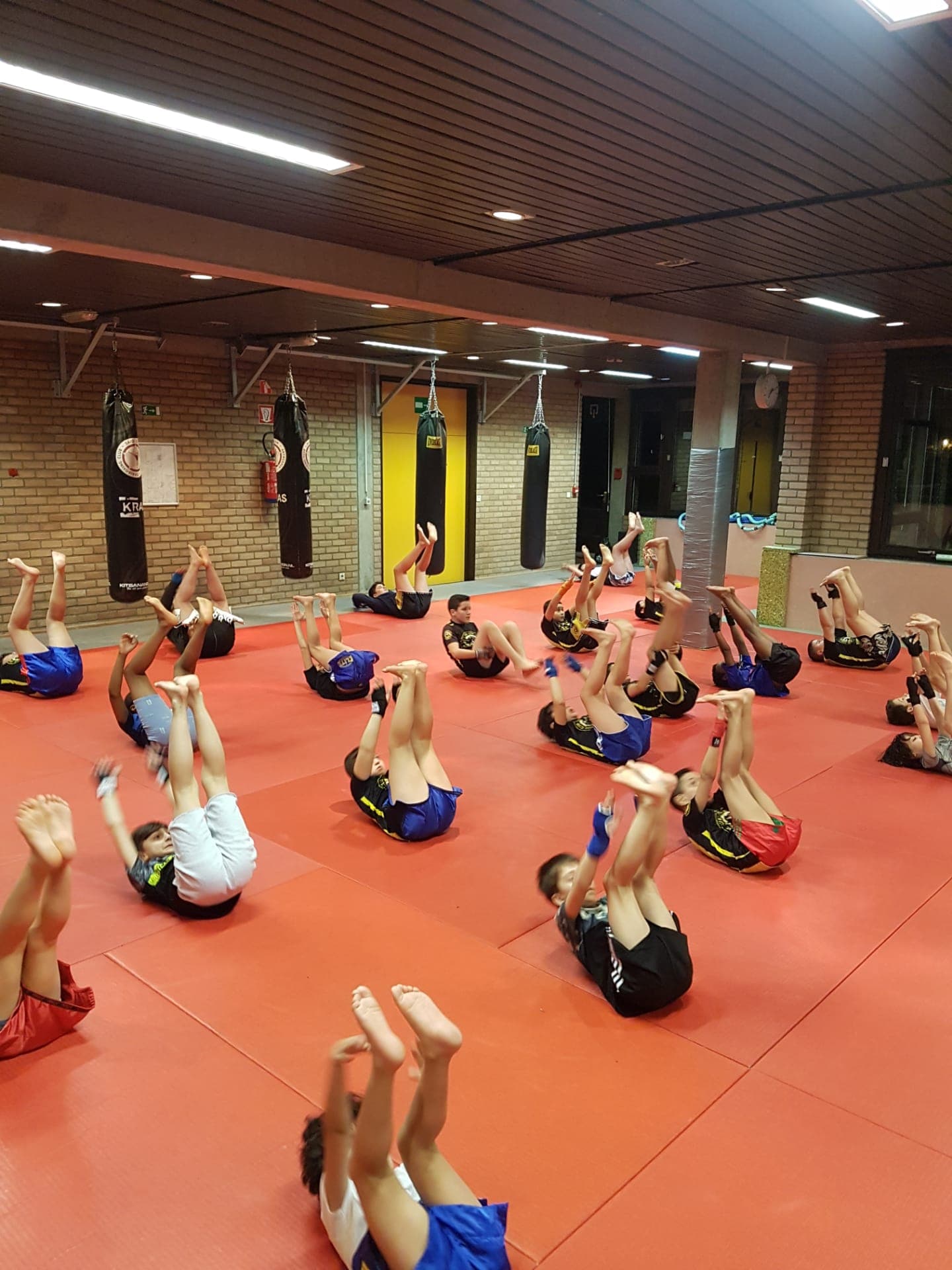 Jeugd tijdens grond- en conditietraining bij Saidgym